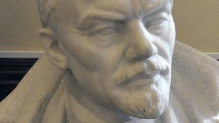 Къде да денем паметниците от соца? Как къде &ndash; в Димитровград