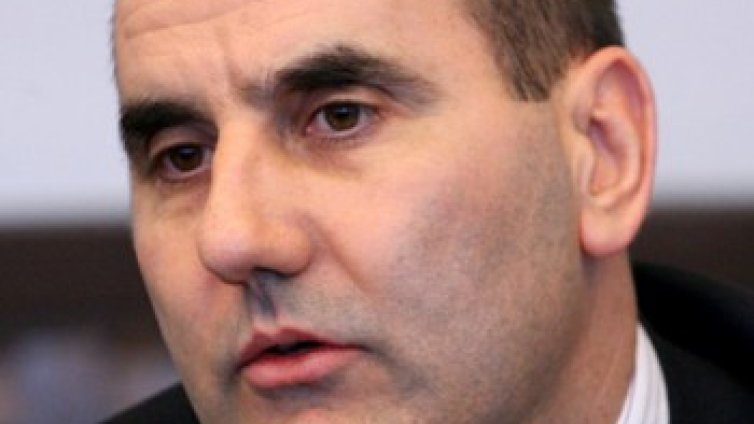 Цветанов: Бъдете бдителни в молове, гари и автогари