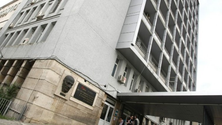 Жена, паднала от 4-ия етаж в "Дианабад", приета в Пирогов