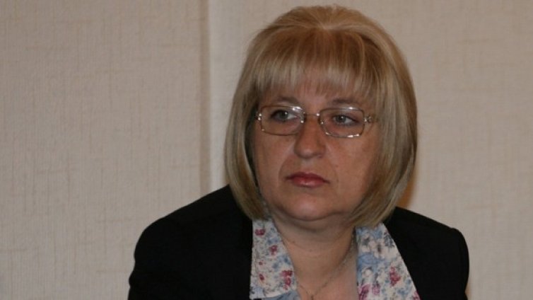Цачева: Не летя скъпо. Това е манипулация!