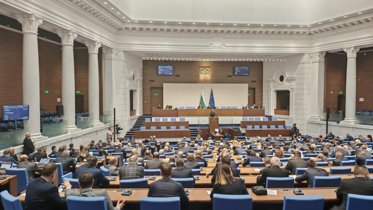 Напрежение в НС за Изборния кодекс, ПП-ДБ скочиха на управляващите
