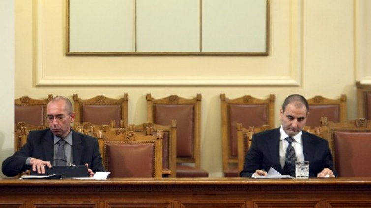 Здравният министър се разплака на гнусните СРС-та