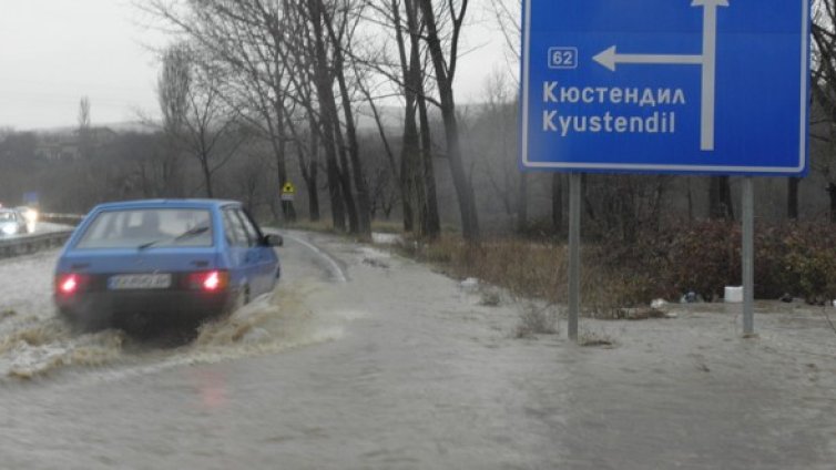 Бедствено положение в Дупница заради пороя