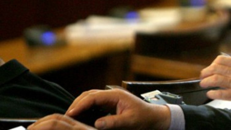 Без наказания за лакомите депутати