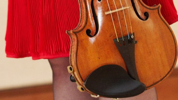 Цигулка Страдивариус открадната от кафене в Лондон