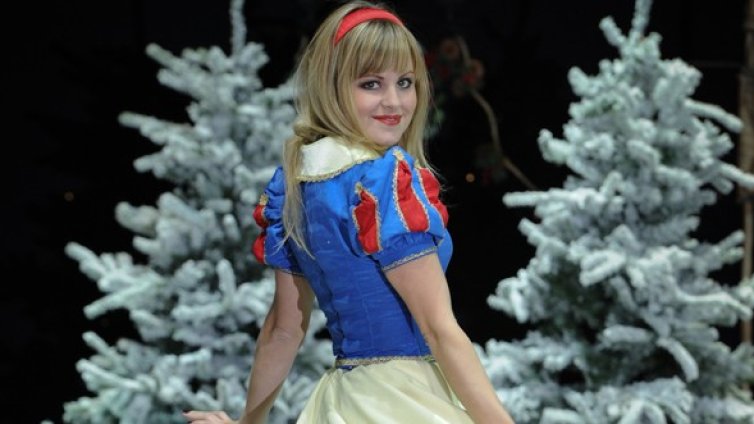 Палава Снежанка цъфна в детска книжка с приказки