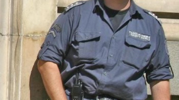 И таз добра. Ченгета на курс за човешко поведение