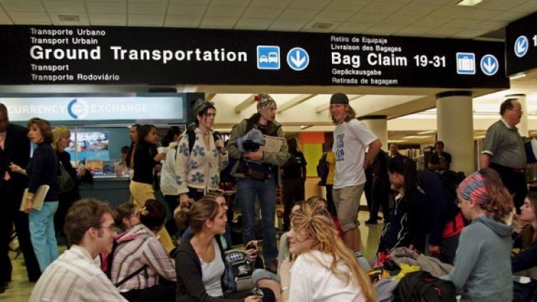 Американец арестуван с капсули за патрони в багажа