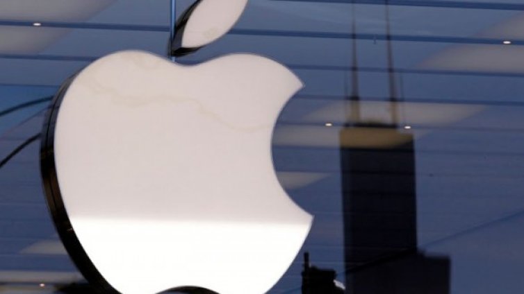 Притежатели на iPhone и iPad съдят Apple