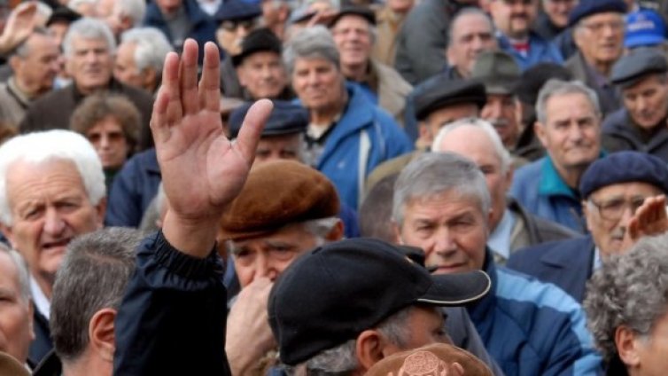 2011: Отпада точковата система за пенсиониране