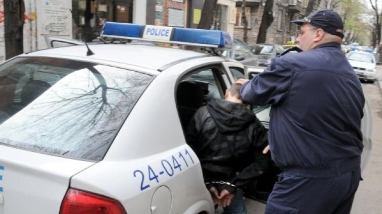 30 бона или ще режа пръстите на дъщеря ти!