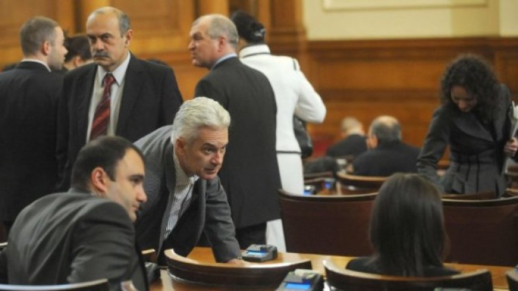 Атака с безрезервна подкрепа за кабинета при вота на доверие