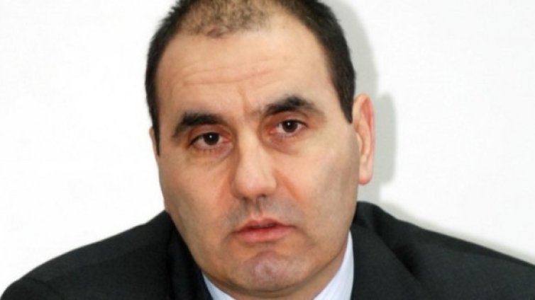 Цветанов се брани със заглавия от пресата