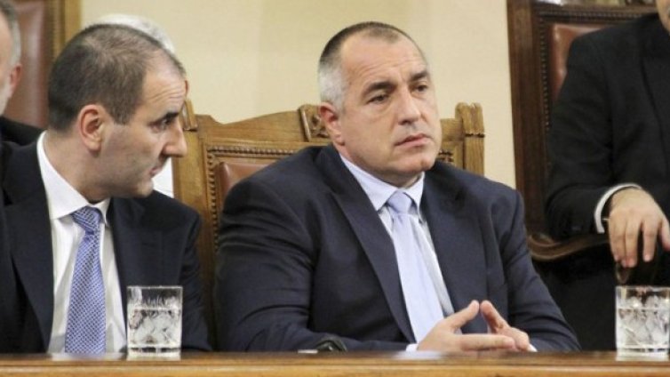 Нинова: Борисов се скри зад вота заради контрабандата