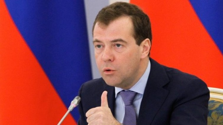 Медведев иска чистка в силовите структури в транспорта