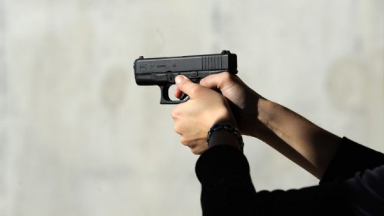 Американец прекарал 80 пистолета във Великобритания