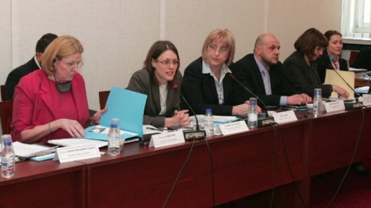 Лек напредък. Усвоили сме 10% по европрограмите за 2010 г.