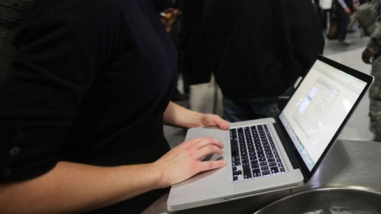 2 милиарда сърфират в нета, 5 млрд. - с мобилен телефон