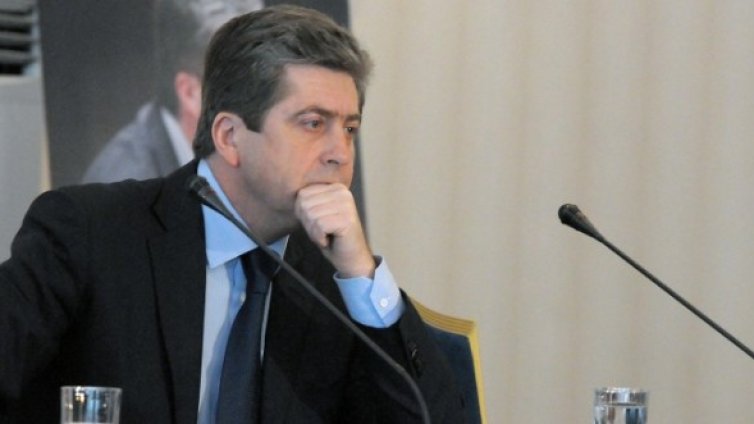 Президент и премиер в съда. Първанов плаши