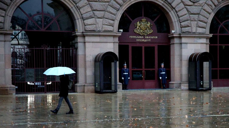 И новата седмица започва с облачно време и дъжд