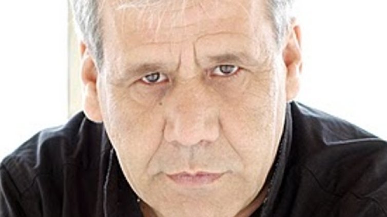 Надолу в кладенеца, до Александър Македонски