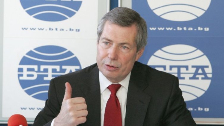 Уорлик: Хората имат усещането, че ги подслушват постоянно!