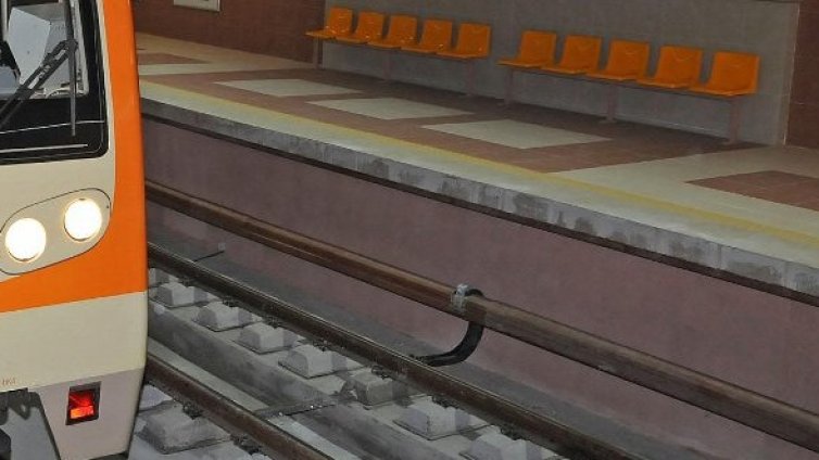 Куфарче събра полицията на метростанция "Люлин"