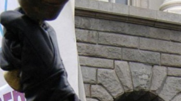 Средно учител взима 700 лв., на места и по 1000