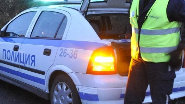 Спипаха крадци на кола още преди собственикът да се оплаче