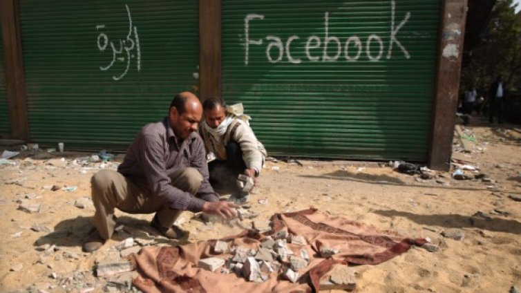 Eгиптянин кръсти момиченцето си Facebook