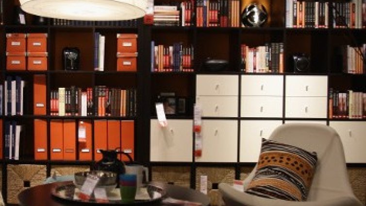 Иновативни мебели се хранят с мухи и комари