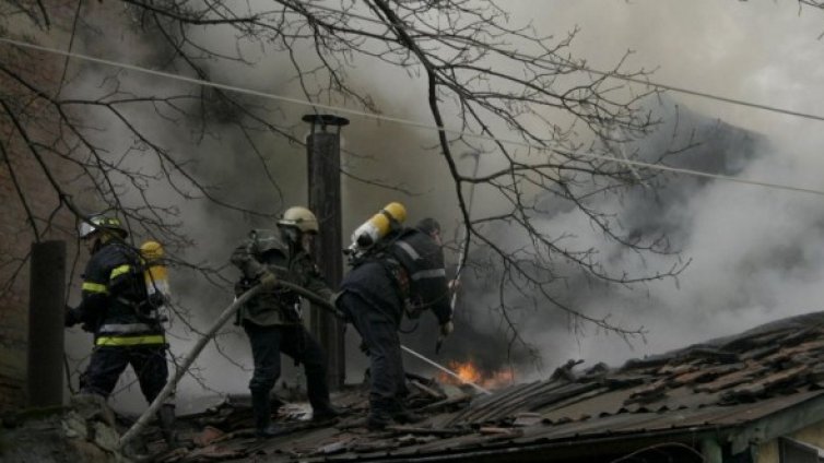Пожар пламна в къща в кв. "Лозенец"