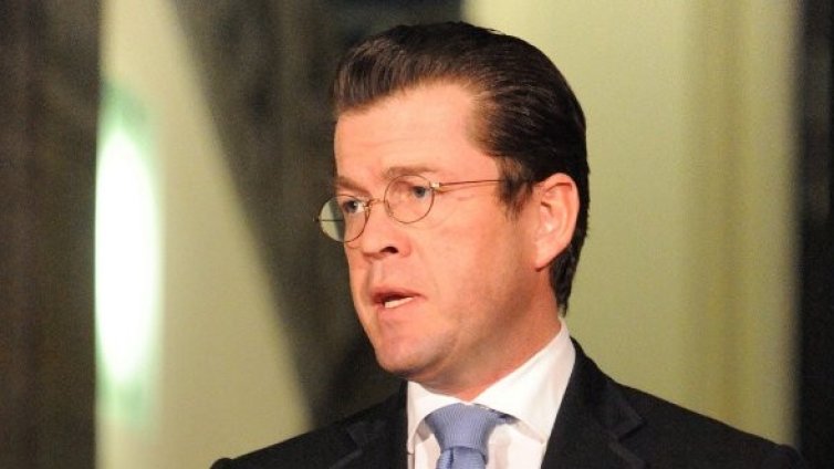 Германският министър Гутенберг излезе от правителството