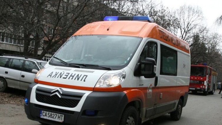 Пребиха лекарка от Спешна помощ