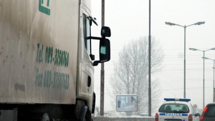 Обработиха столичните улици заради снега