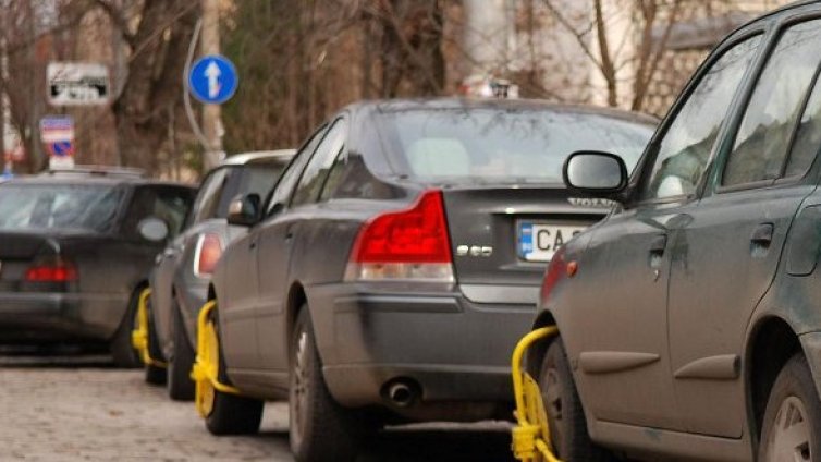 Блокаж за 600 паркоместа в "синята зона" на София