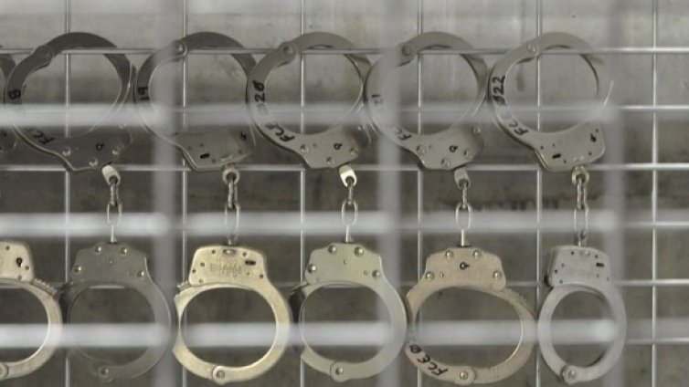 24 часа в ареста заради избит зъб в школо