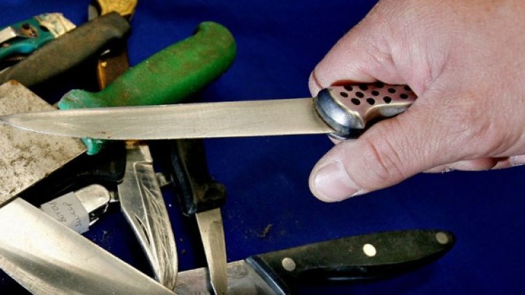 Пренебрегнат младеж отвлече и наби девойка