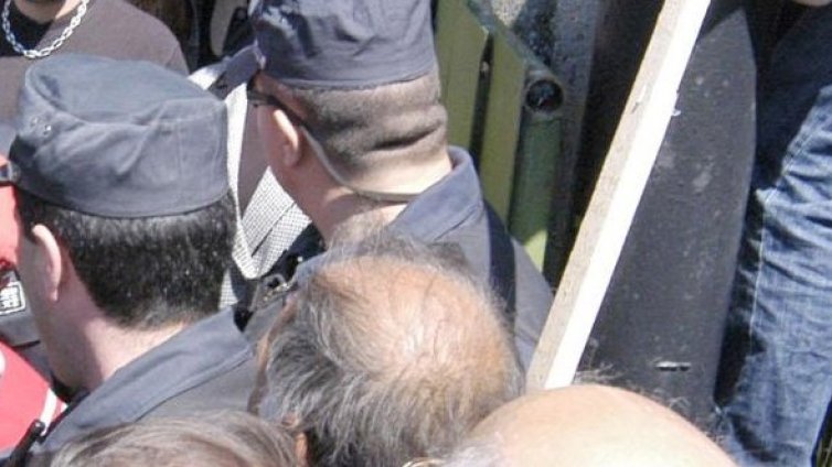 Задържаха протестиращ пенсионер срещу цените на тока