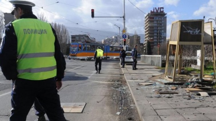 Митинг, мотошествие и мач объркват трафика в София