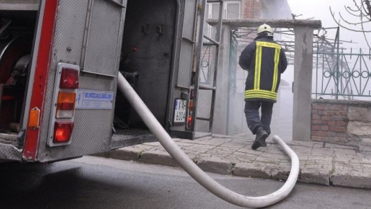 Двама, пострадали при пожари, берат душа в Пирогов