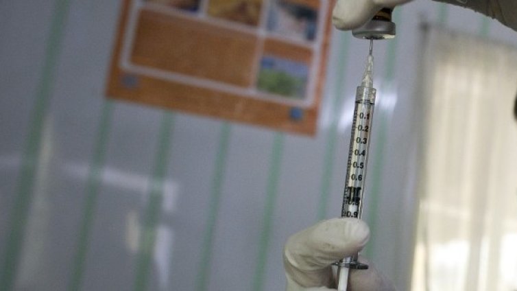 Игла като хобот на комар спасява от болка