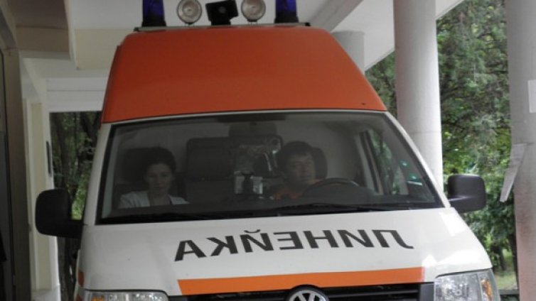 Бебе полетя от третия етаж, но оцеля!