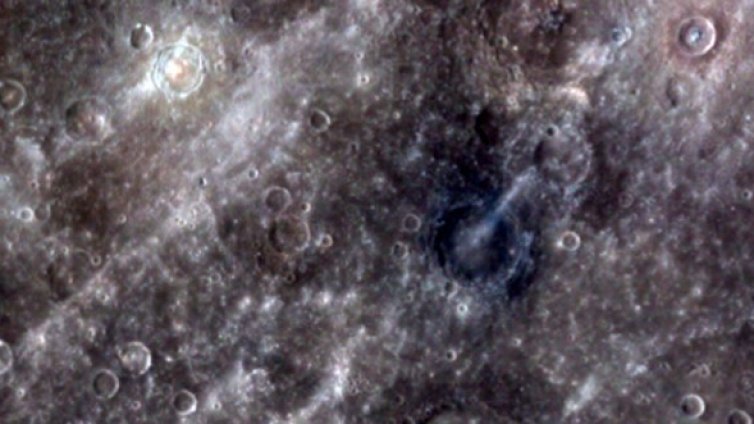 Кратерите на Меркурий удивиха учените