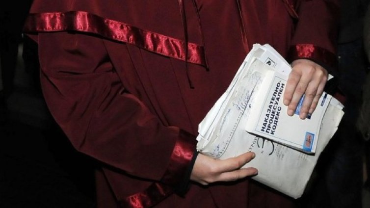 И майката на арестувания магистрат ще е с обвинение