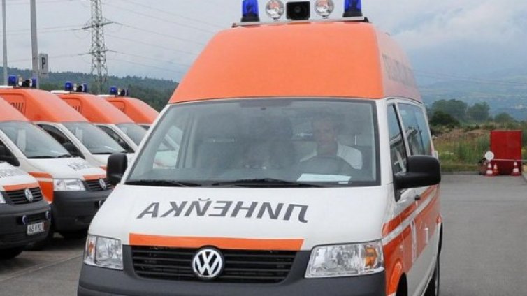 Двама с опит за самоубийство и ударен с дърво в "Пирогов"