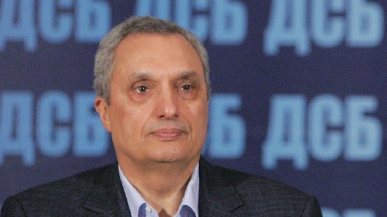 Първанов да каже защо бърза, зове Командира