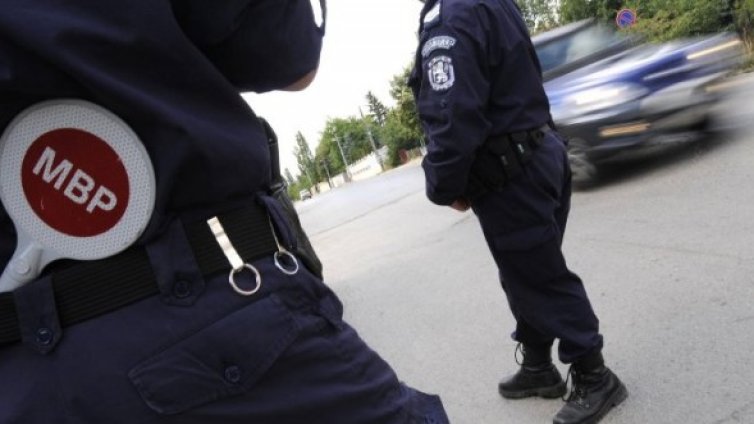 Румънци опитаха да бутнат 1750 евро подкуп на полицаи
