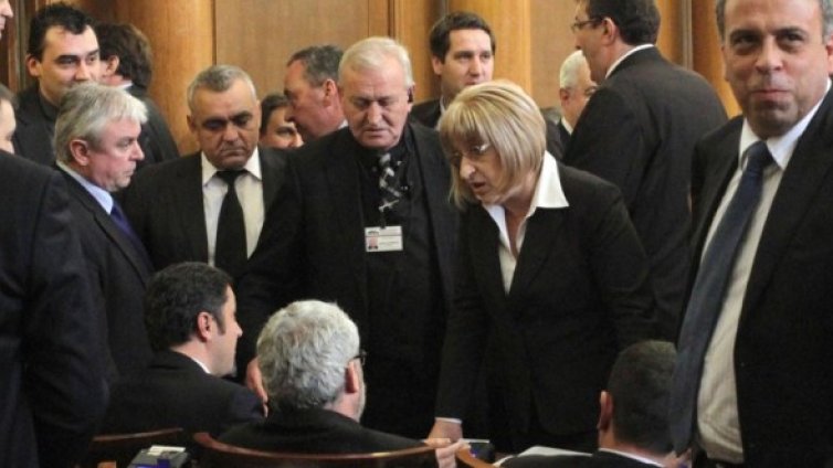 Цачева: Няма разцепление в кабинета и ГЕРБ