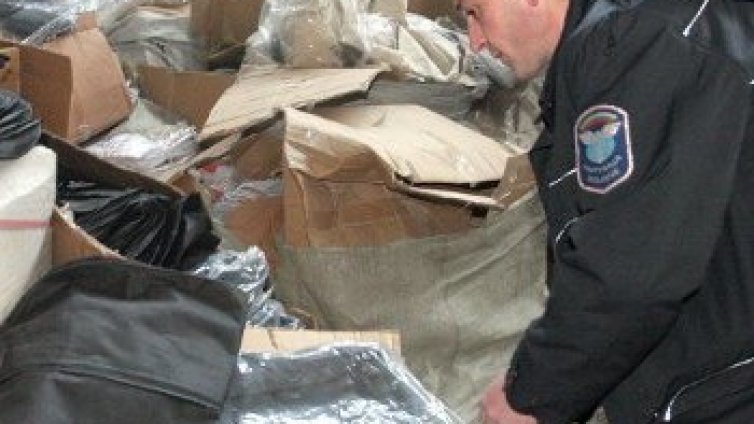 Иззеха маркови дрехи без документи в Пловдив